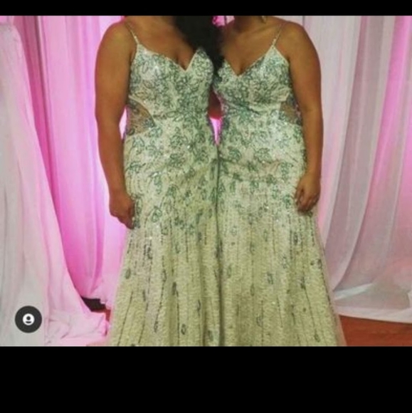 Grad/Bridesmaid dress - Picture 6 of 6